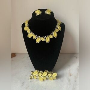 Marboux By Boucher Style #550 White Leaves Thermoset Silver Tone 1950s Necklace